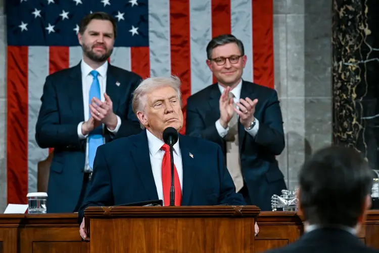 Tổng thống Trump phát biểu trong bài diễn văn Thông điệp Liên bang tại Phòng họp Hạ viện của Điện Capitol Hoa Kỳ ở Washington, D.C., ngày 24 tháng 2. Hình ảnh: Kenny Holston/The New York Times/Bloomberg