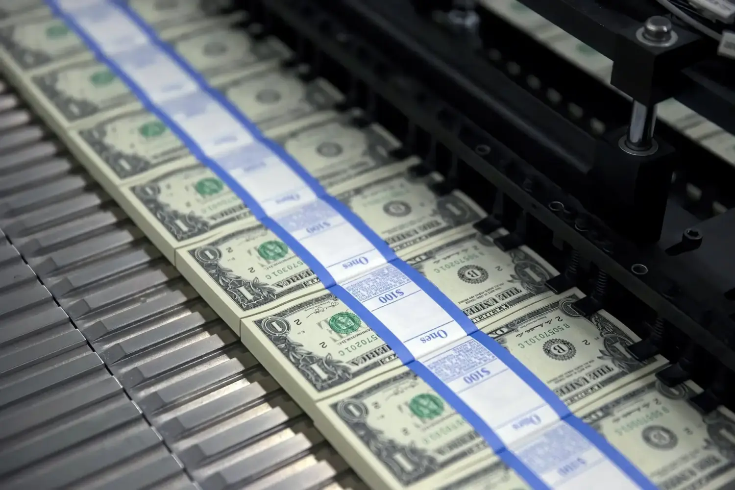 Đồng USD đi ngang trước cuộc họp Fed và dữ liệu kinh tế của Trung Quốc