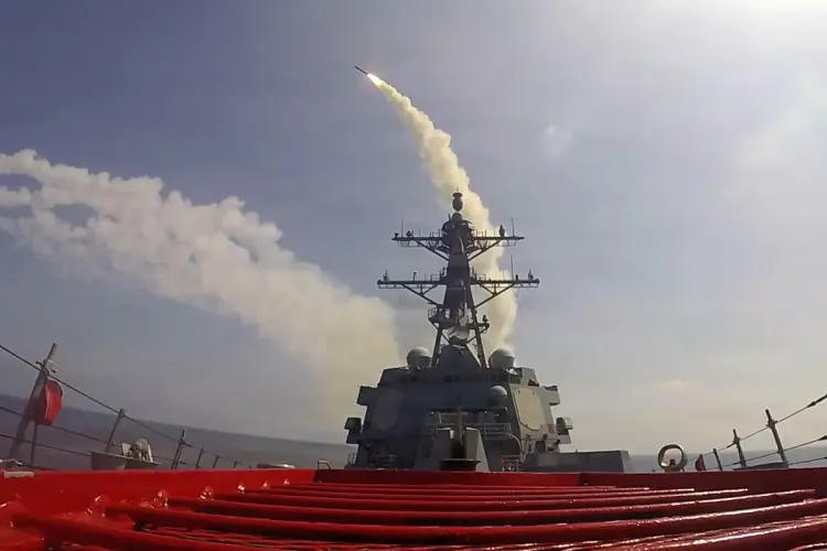 Tàu USS Frank E. Petersen Jr. phóng tên lửa trong các hoạt động hỗ trợ Chiến dịch Epic Fury, vào ngày 28 tháng 2. Hình ảnh: US Navy