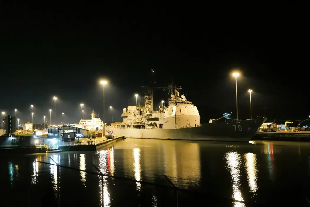 Vì sao Trump triển khai tàu chiến Mỹ gần Venezuela?