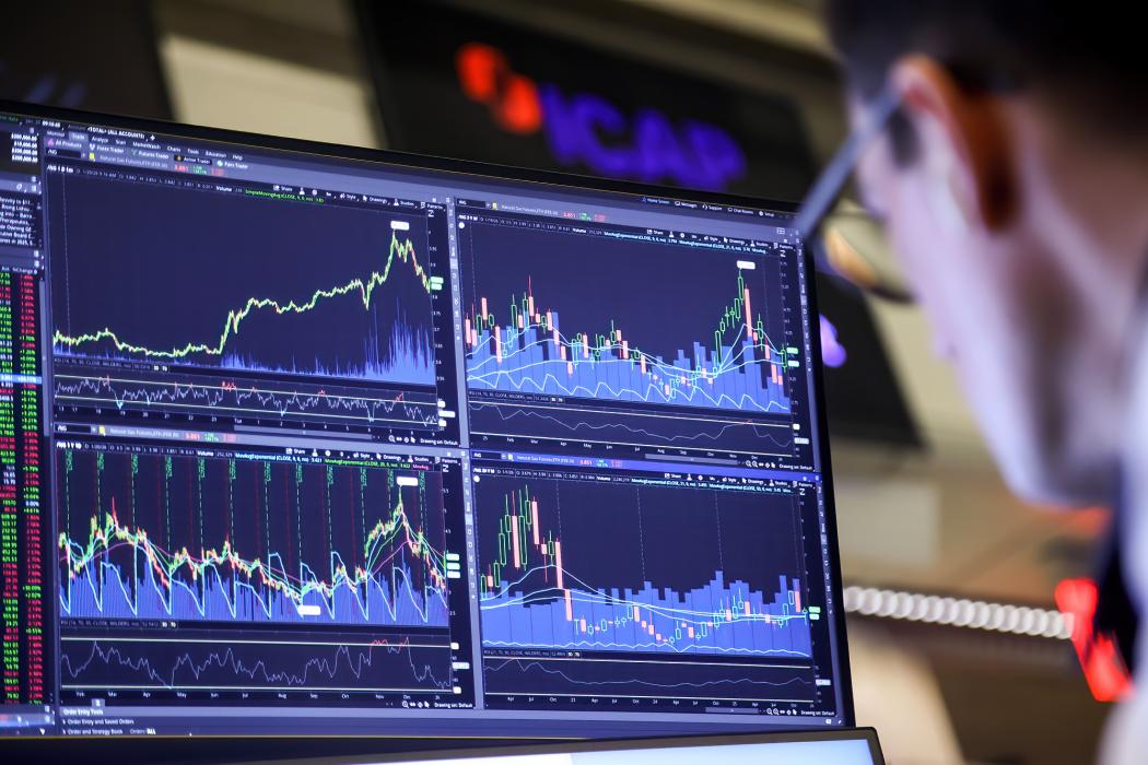 Diễn biến thị trường chứng khoán Mỹ, giá dầu thế giới sau báo cáo doanh thu Nvidia và đàm phán Mỹ-Iran