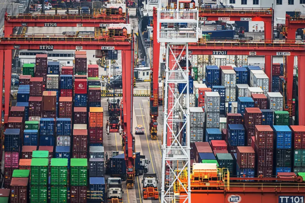 Mức thuế 10% của ông Trump chính thức có hiệu lực