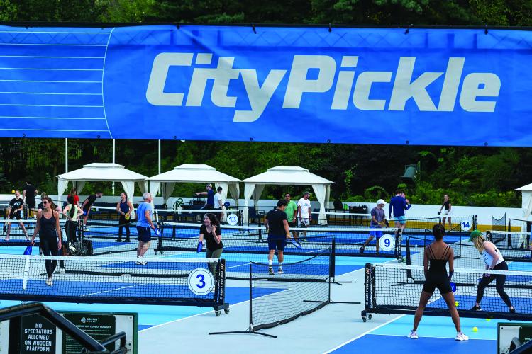 Sân pickleball tại CityPickle, Công viên Trung tâm, New York