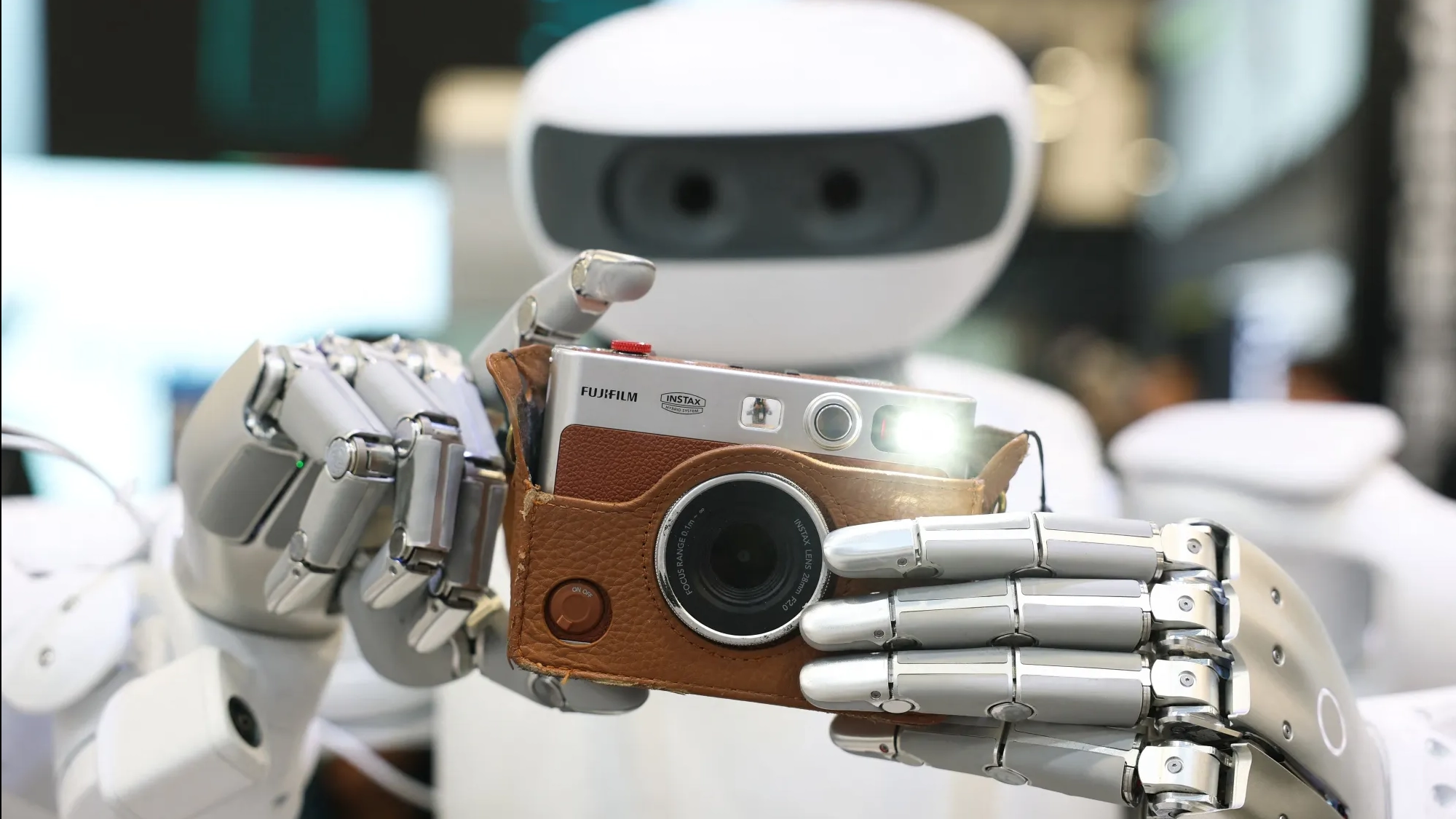 Video thumb_Robot CES short