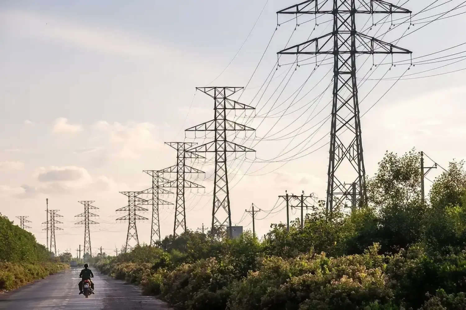 Thủ tướng Phạm Minh Chính yêu cầu bảo đảm đủ điện giữa đợt nắng nóng kỷ lục