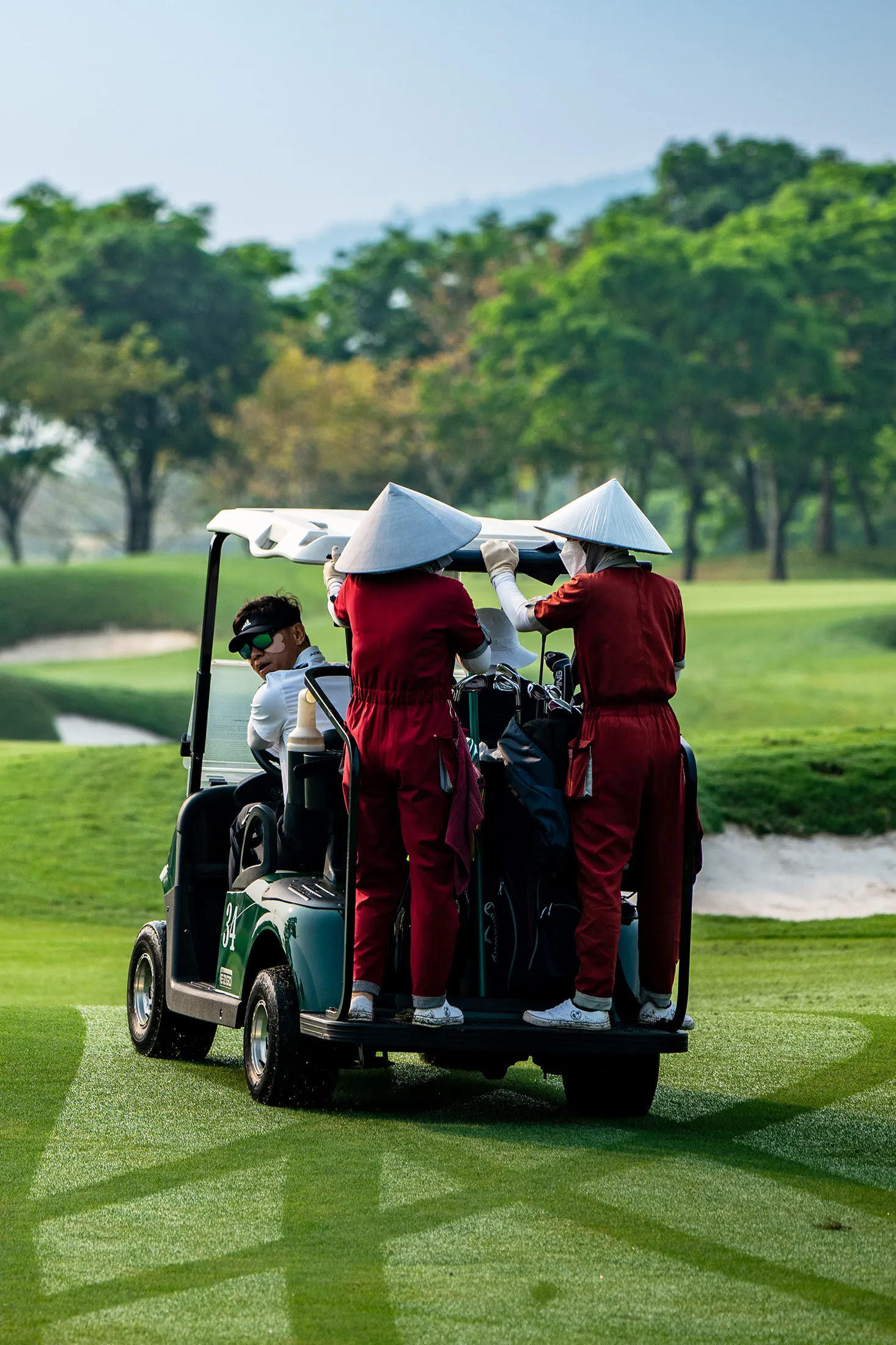 Vietnamese caddies golf