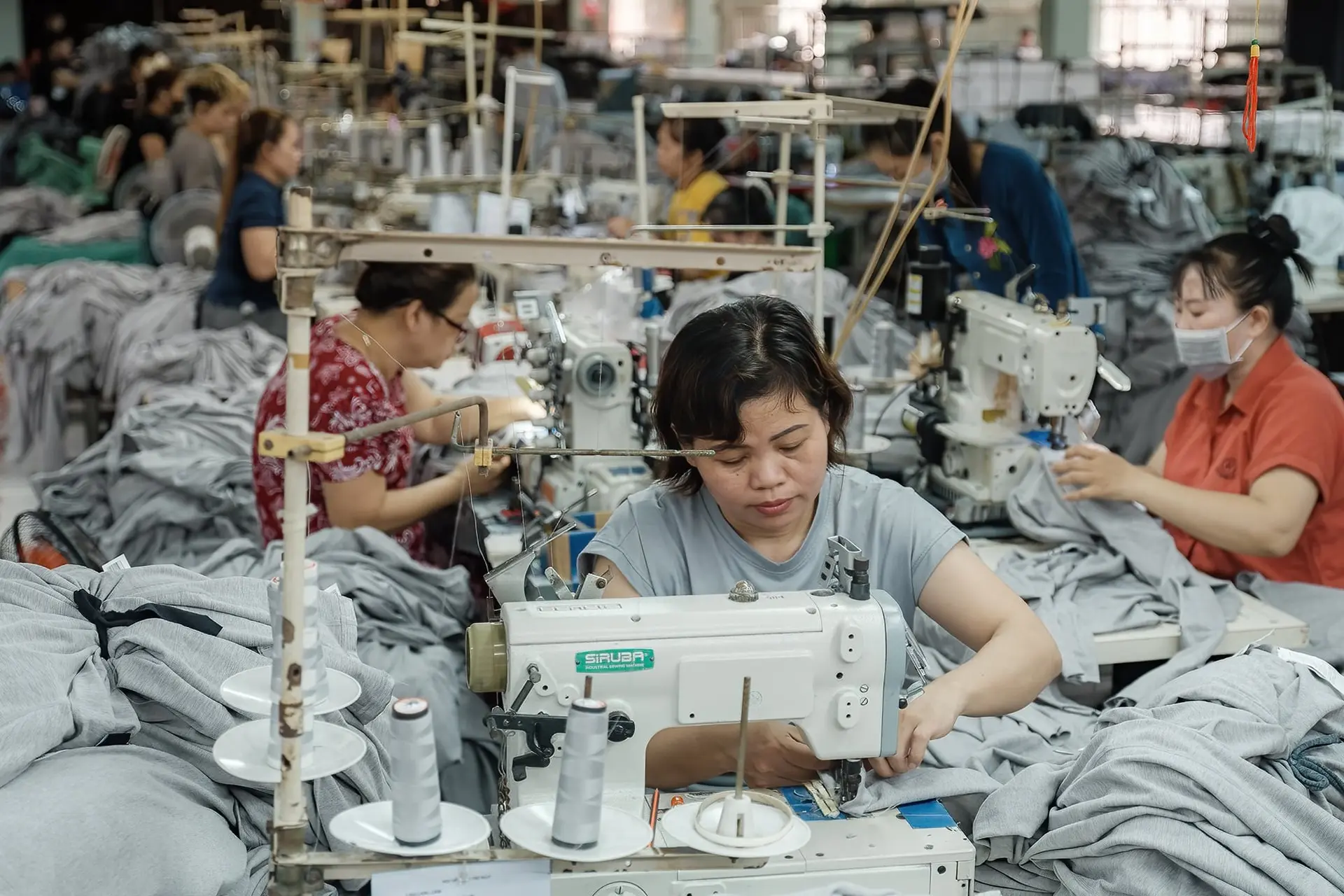 Việt Nam dự báo tăng trưởng GDP nhanh hơn trước hạn chót áp thuế
