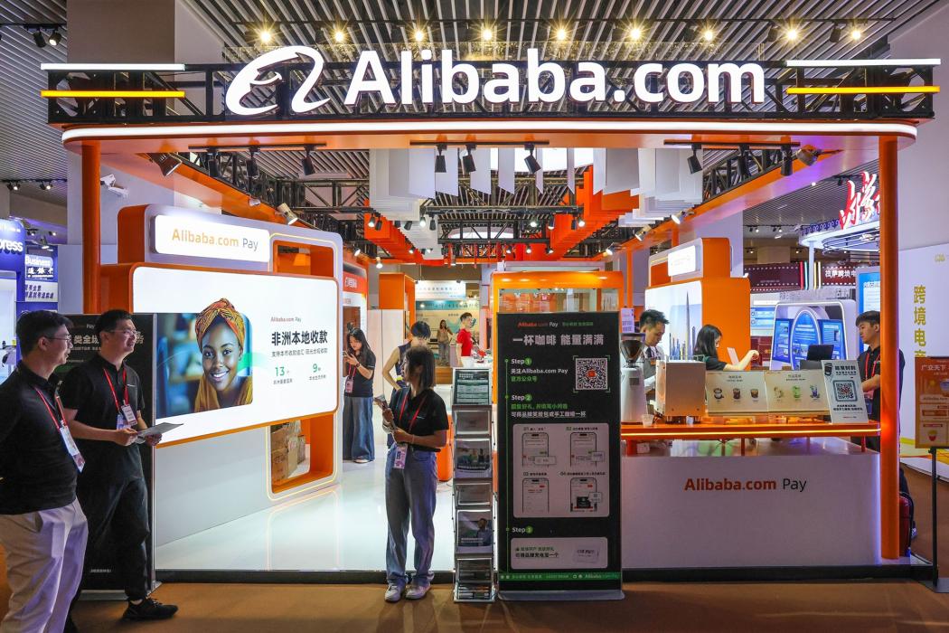 Một gian hàng của Alibaba tại Hội chợ xuất nhập khẩu Trung Quốc lần thứ 136 ở Quảng Châu, tỉnh Quảng Đông, Trung Quốc. Hình ảnh: THX/TTXVN 
