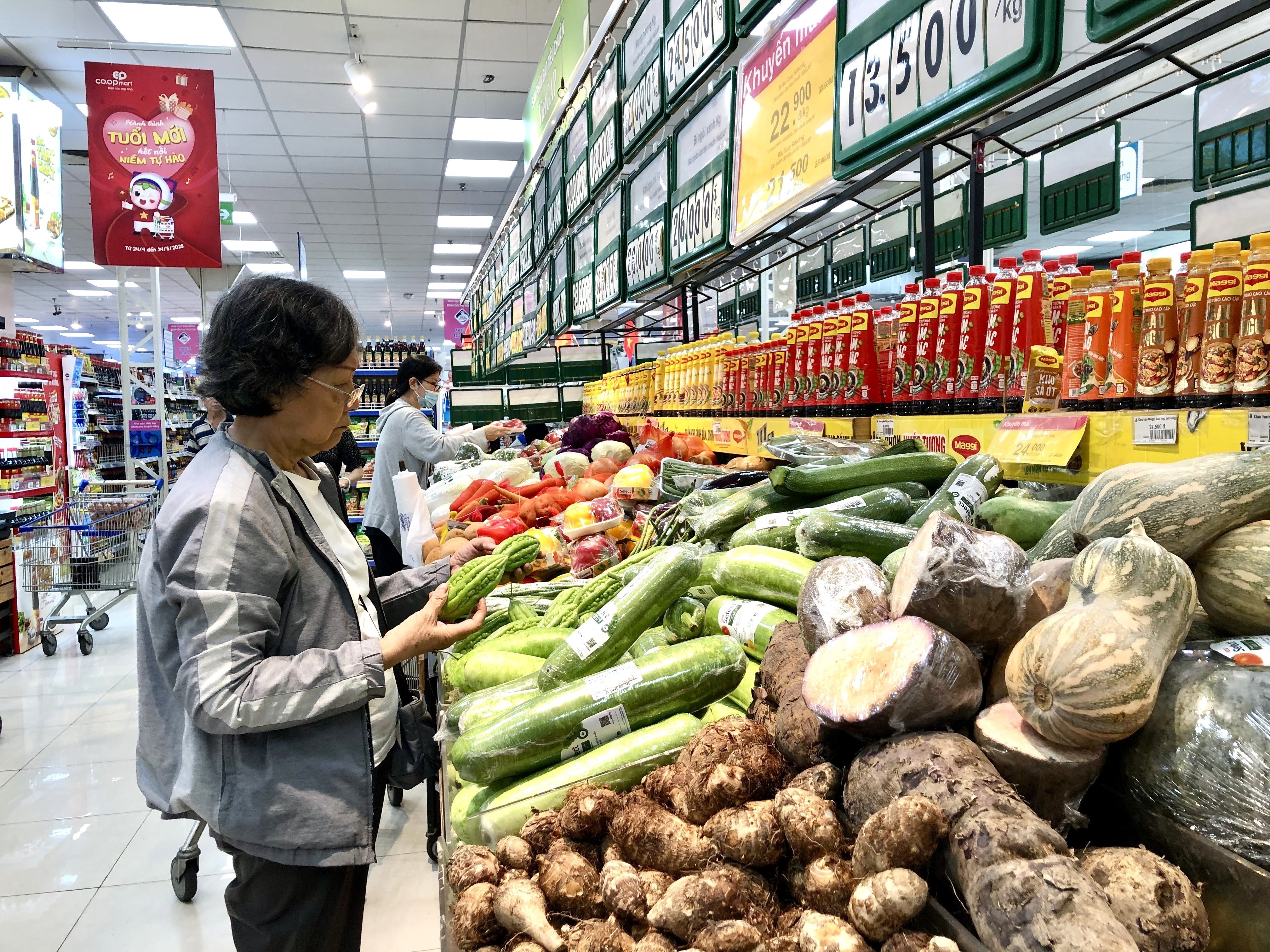 vna_potal_ban_le_va_doanh_thu_dich_vu_tieu_dung_thanh_pho_ho_chi_minh_tang_cao___8020279