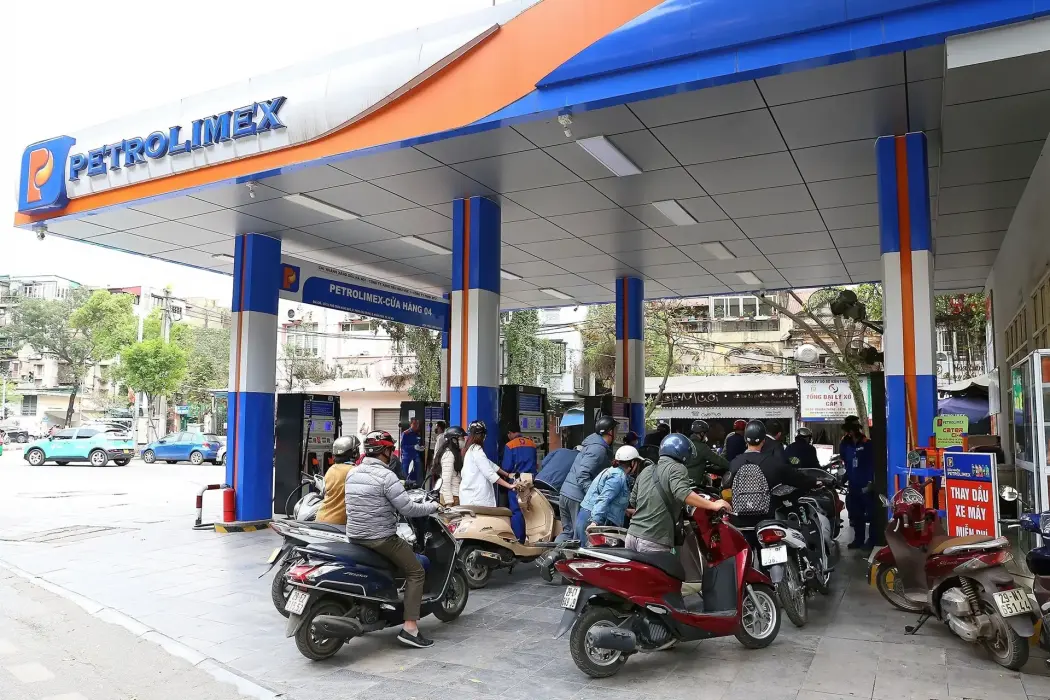 Quỹ bình ổn tiếp tục không chi, giá xăng lại tăng thêm