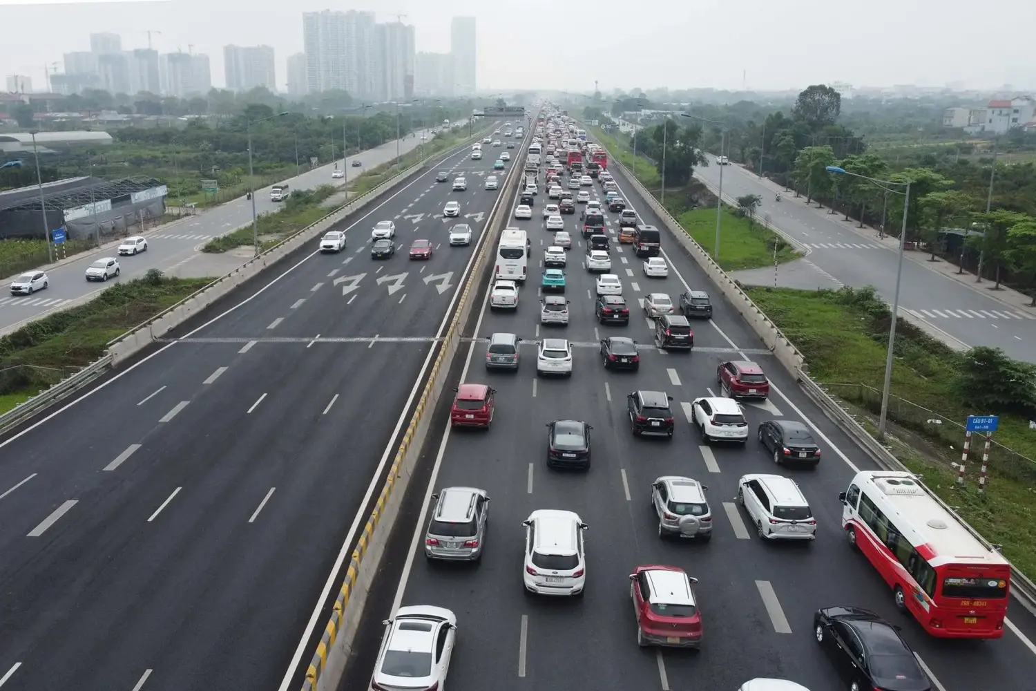 Ô tô đồng loạt giảm giá để kích cầu khi sức mua yếu