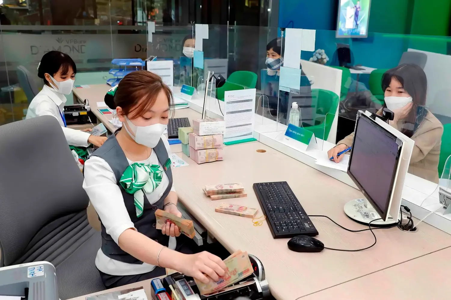 TPHCM và Hà Nội tiếp tục dẫn đầu cả nước về thu ngân sách 2025