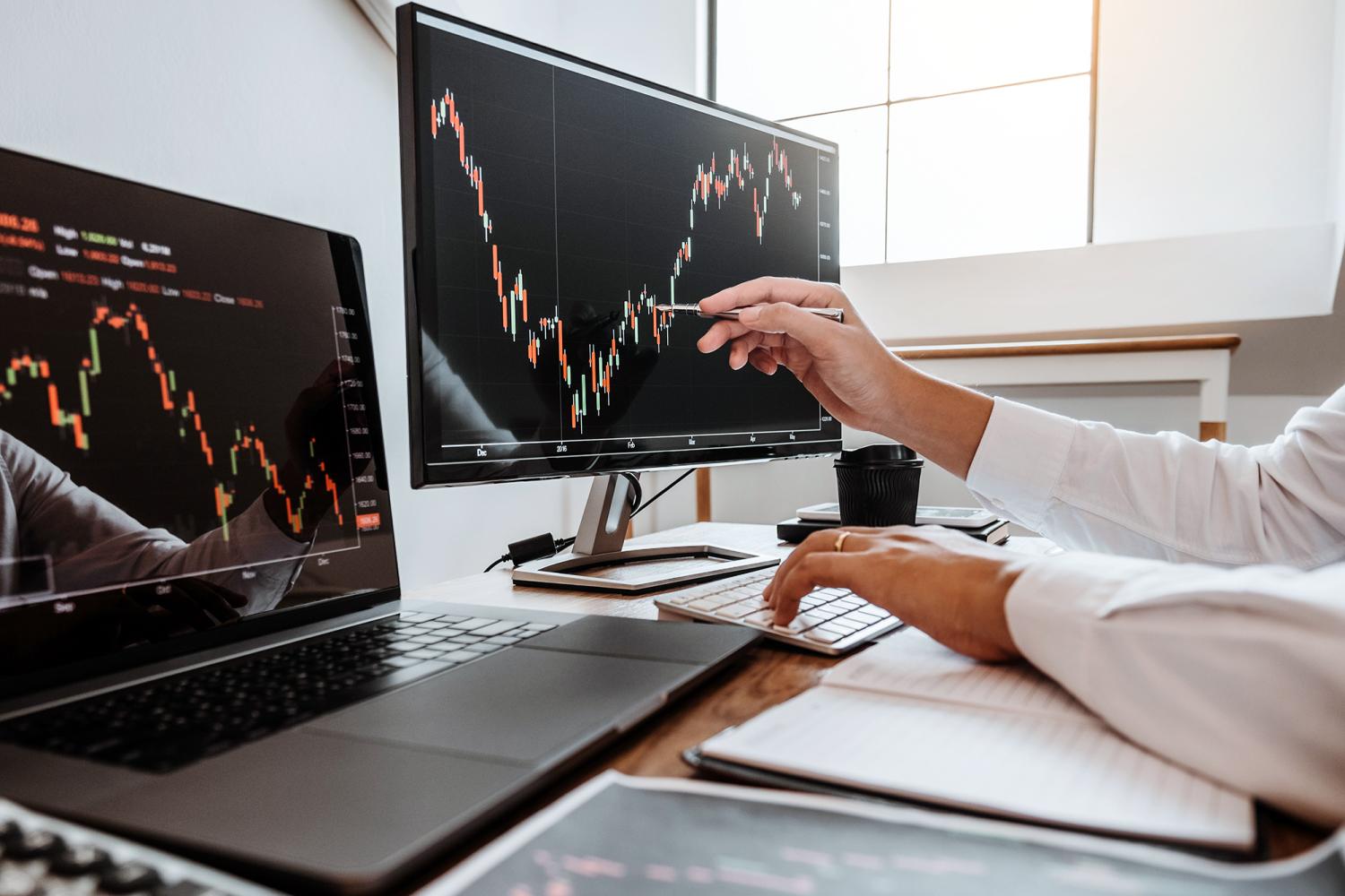 Dầu tăng, chứng khoán châu Á tăng nhẹ, VN-Index tiếp tục giằng co