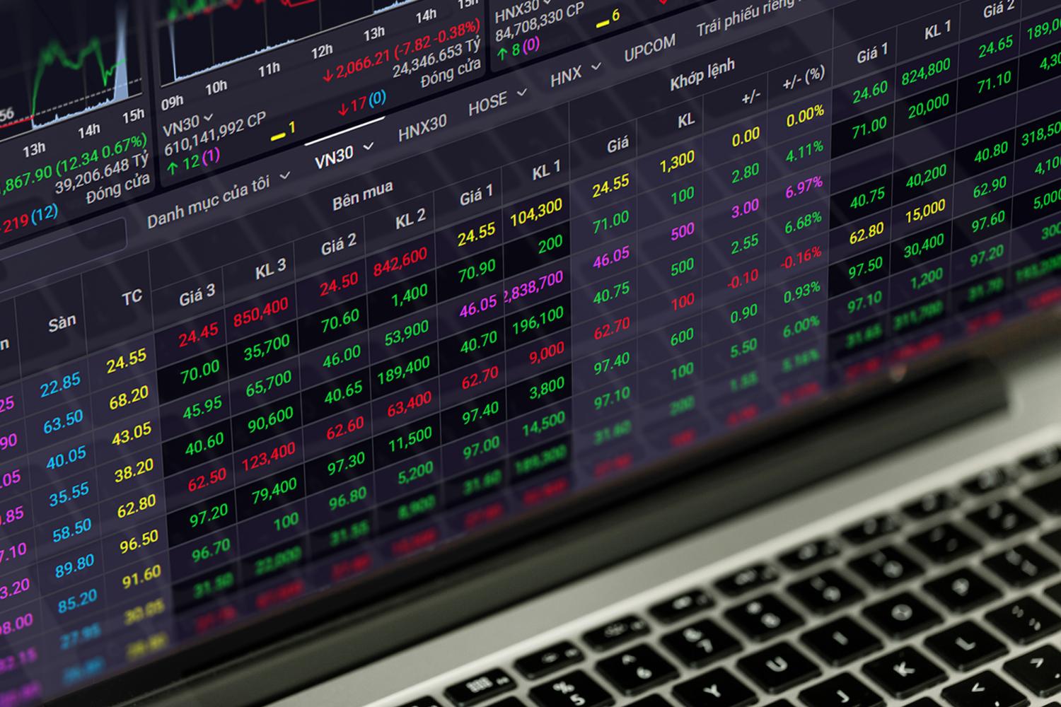 Giá dầu tăng, VN-Index hai ngày liên tiếp giữ được ngưỡng 1.800 điểm