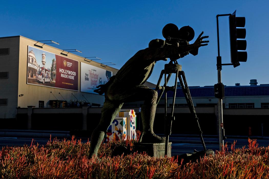 Vì sao Netflix cần thỏa thuận với Warner Bros lúc này?