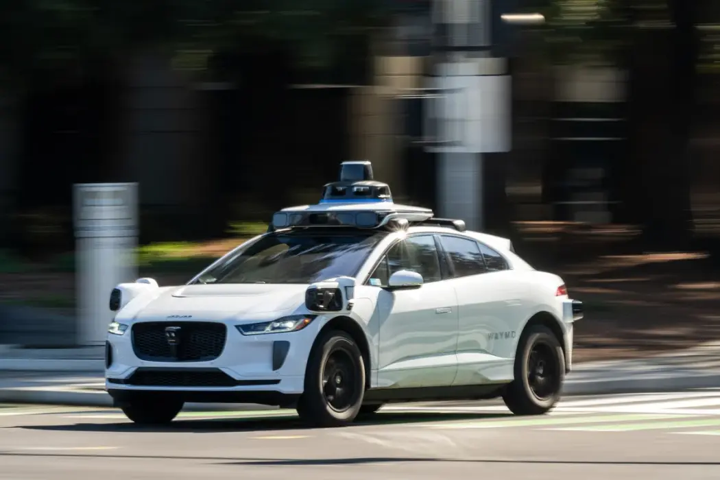 Waymo mở rộng dịch vụ robotaxi có thu phí sang Las Vegas