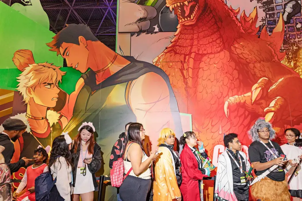 Người hâm mộ chờ vào gian hàng Webtoon tại New York Comic Con. Hình ảnh: Giacomo Fortunato cho Bloomberg Businessweek 