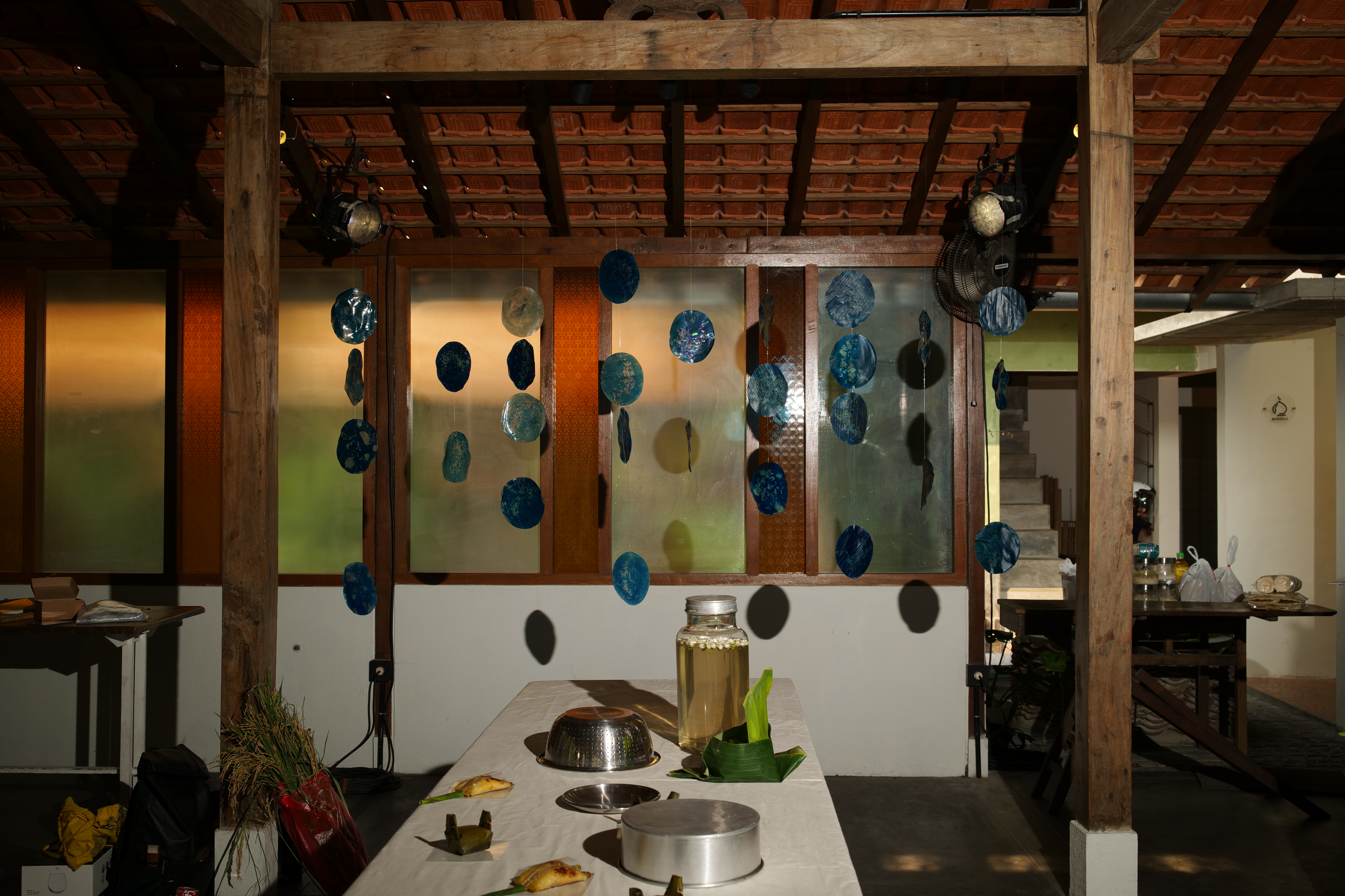 What%20remains%2C%20reminds%20%28Ta%CC%80n%20du%CC%9B%2C%20nha%CC%86%CC%81c%20nho%CC%9B%CC%81%29_Photo%20by%20Muhammad%20Alfariz_Courtesy%20of%20the%20Artist