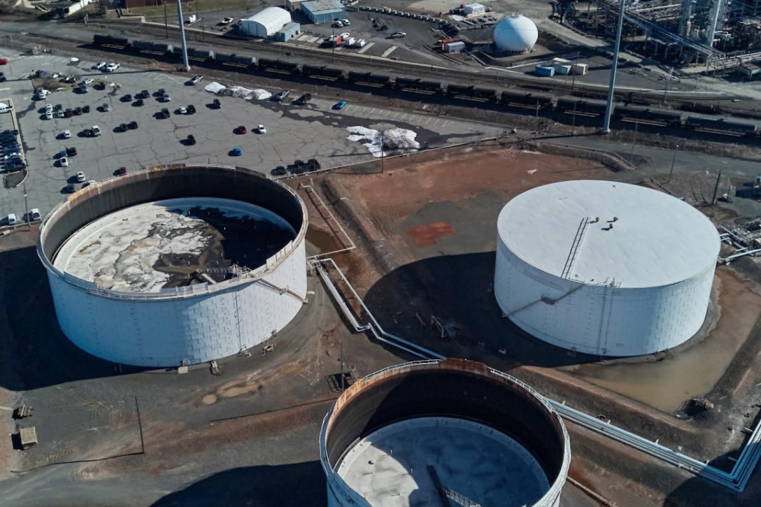 Giải mã cú sốc tăng giá dầu đột biến