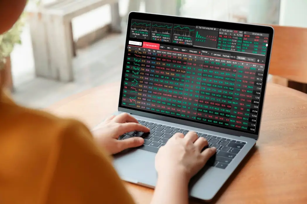 Nhóm cổ phiếu tài chính tiếp tục là "đầu tàu" kéo VN-Index tăng tốc