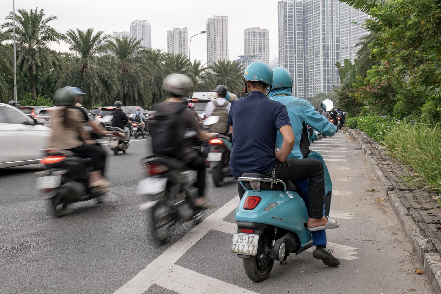 Chờ quy định an toàn xe máy điện dù thực tế đã cấp bách