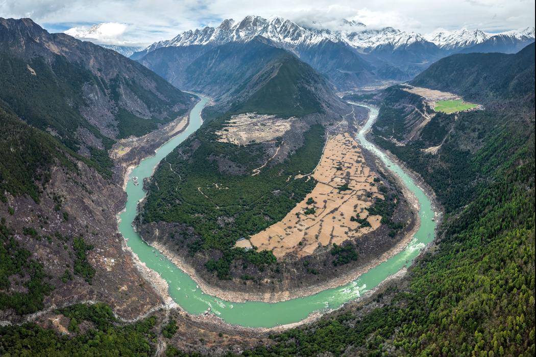 Một đoạn sông Yarlung Tsangpo tại Khu tự trị Tây Tạng của Trung Quốc, nơi siêu đập sẽ được xây dựng. Hình ảnh: Shutterstock 