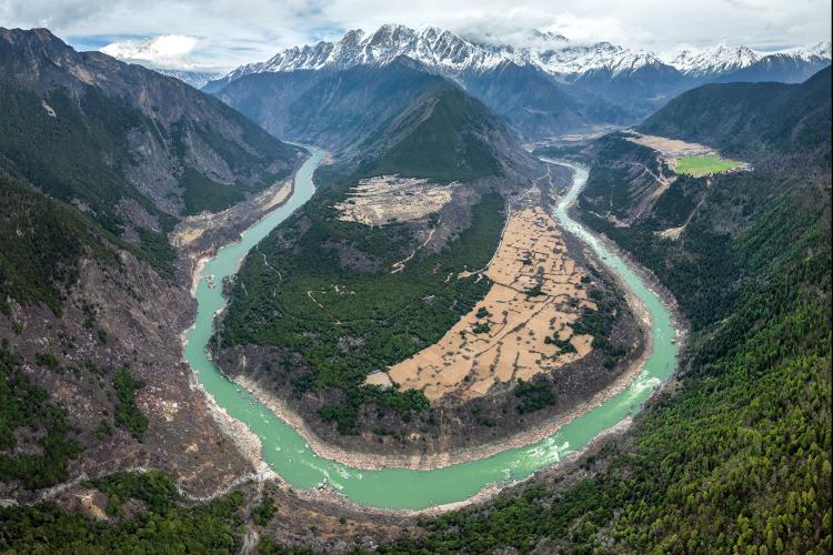 Một đoạn sông Yarlung Tsangpo tại Khu tự trị Tây Tạng của Trung Quốc, nơi siêu đập sẽ được xây dựng. Hình ảnh: Shutterstock