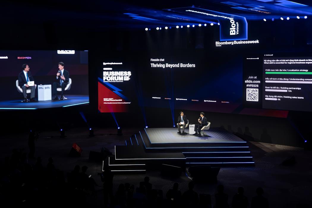 Đối thoại cùng chủ tịch, giám đốc vận hành Grab về chủ đề "Vươn tầm khu vực". Hình ảnh: Bloomberg Businessweek Vietnam. 