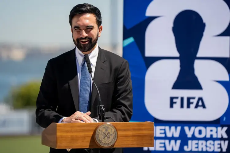 Zohran Mamdani phát biểu tại một sự kiện công bố thông tin về FIFA World Cup ở New York. Ảnh: Angelina Katsanis/Bloomberg
